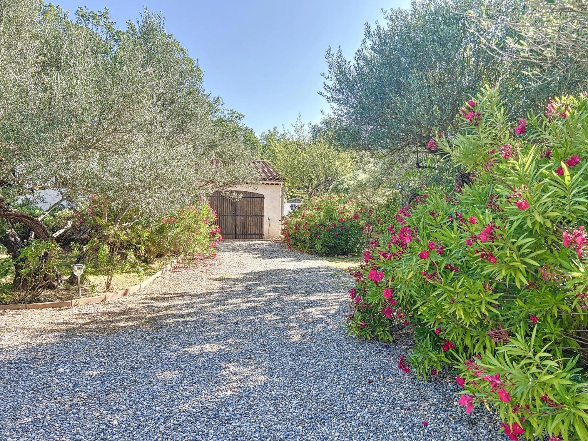 Du Verdon Provence Avec Piscine Et Jardin - Private Villa Regusse